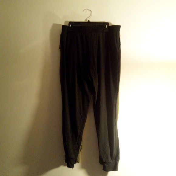 La Image olive green and black pants - Picture 9 of 11